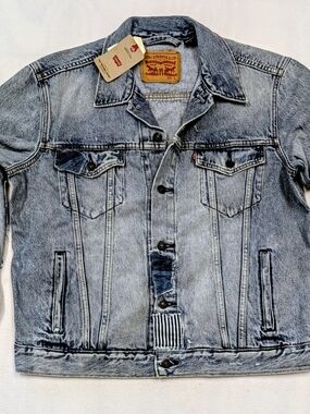 Levi's Men's Denim Trucker Jacket Distressed Patchwork Front NWT Size L